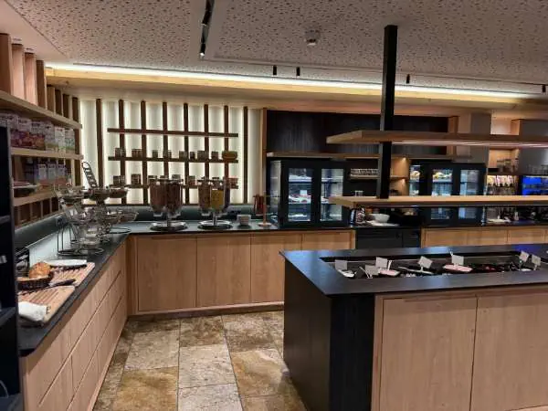 Neuer Buffetbereich im Kinderhotel Felben
