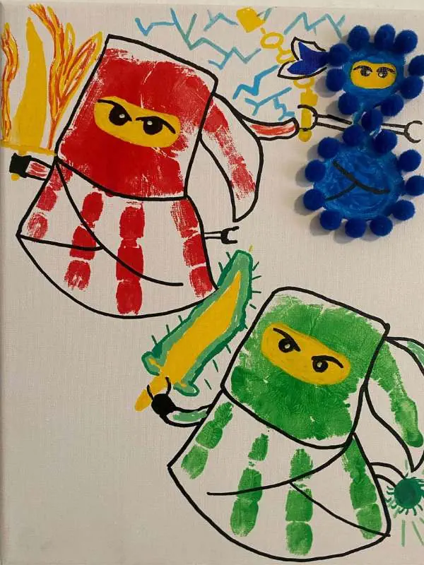 Zwei Handabdrücke als Ninjas verkleidet, Motto Lego Ninjago