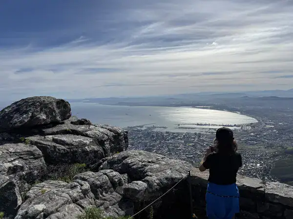 Blick vom Tafelberg auf Kapstadt und die Bucht